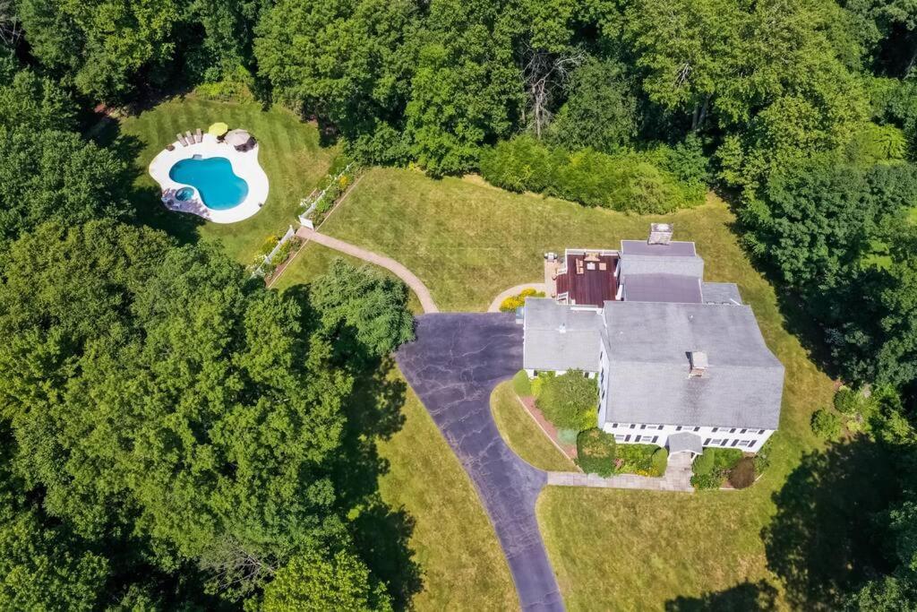 Serenity Manor In Scenic Weston Near Westport, Ct Экстерьер фото